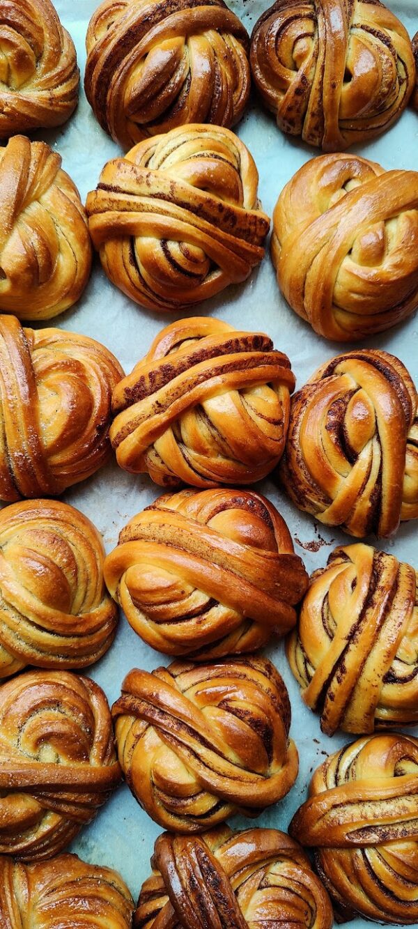 Cinnamon buns and Chocolate Chip Sablé - Image 2